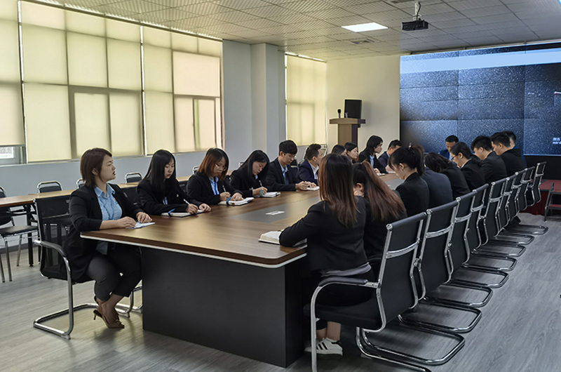 東莞誠(chéng)一市場(chǎng)部和銷售部參加多列包裝機(jī)知識(shí)培訓(xùn)