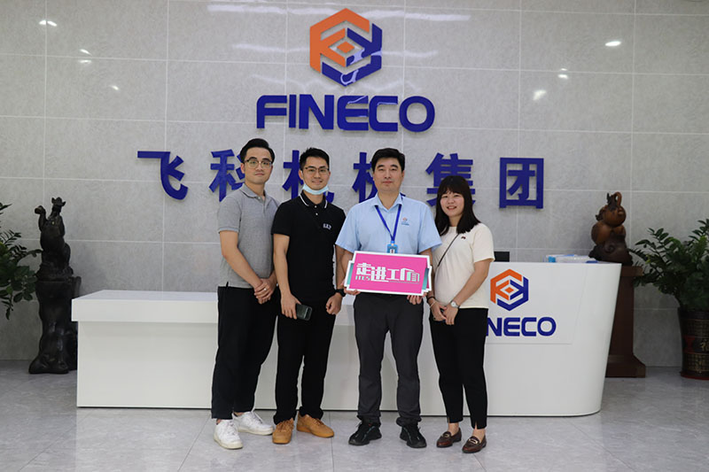 河南客戶購(gòu)買固體飲料包裝機(jī)